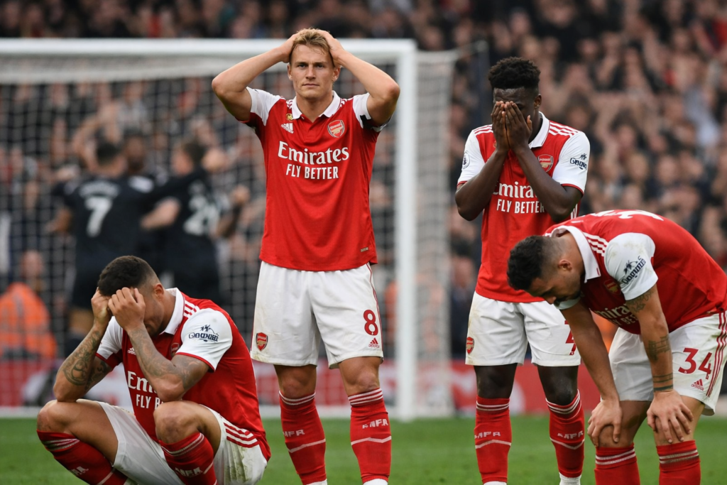 أرسنال والاختناق في الدوري الإنجليزي بعد تعادل حاسم في سباق اللقب