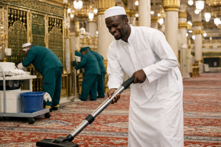 ساديو ماني في المسجد النبوي: لقطة إنسانية تلخص قصة تواضع نجم النصر